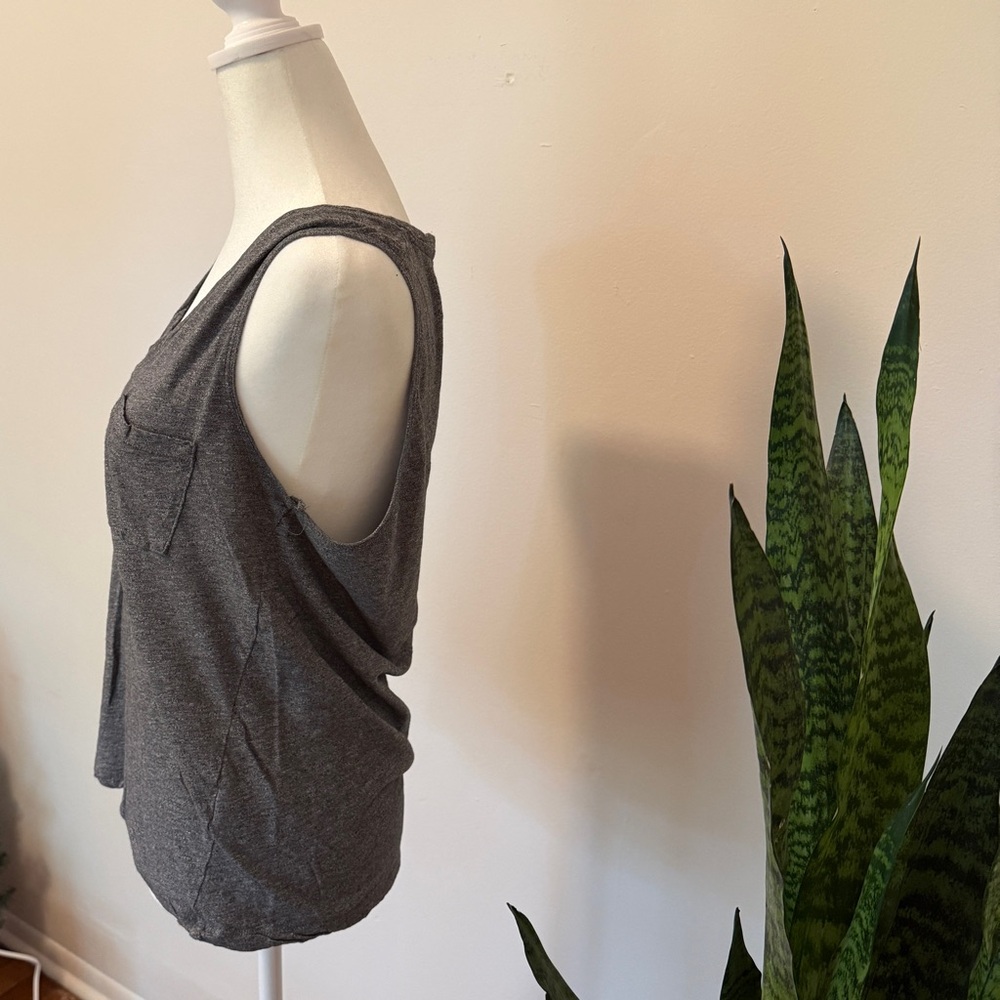 Madewell | V-neck Tank Top with Pocket Detail - Picture 3 of 9